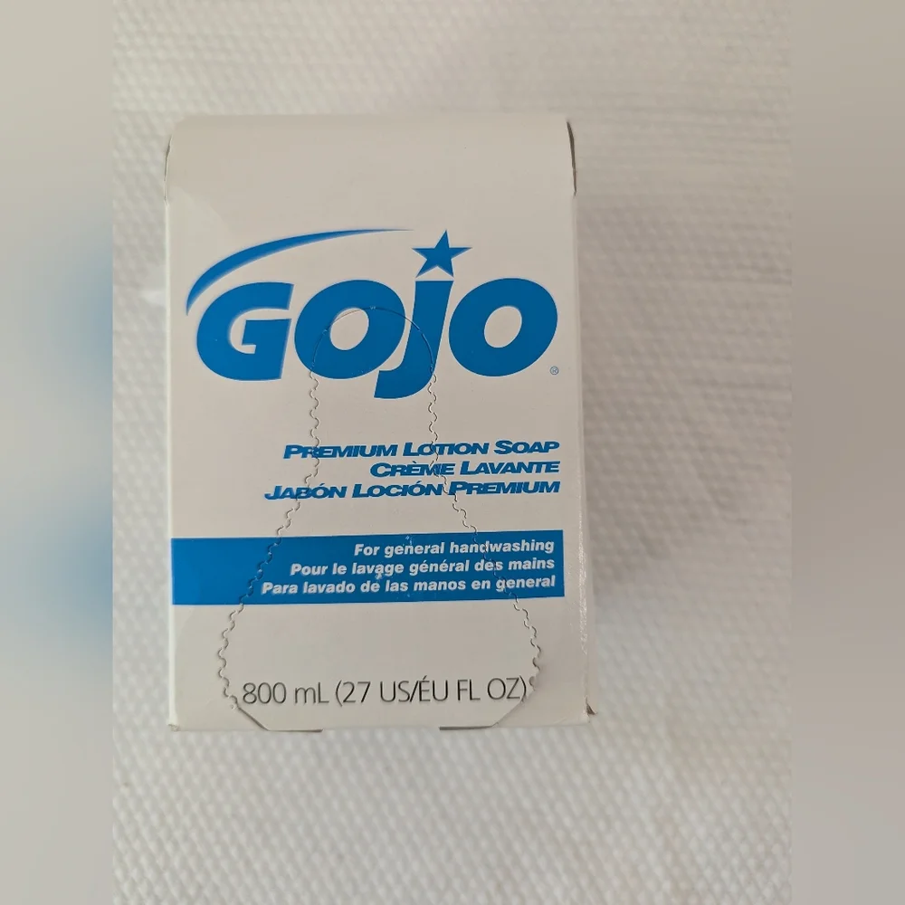GOJO Premium Lotion Soap Refill, Waterfall Scent, 800 mL .